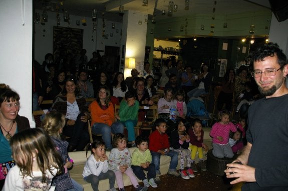 Numeroso público infantil presenció el regreso de los famosos tirititeros.