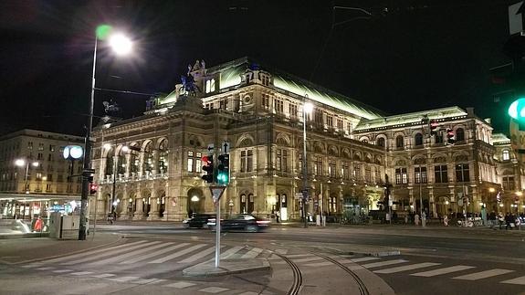 La Ópera de Viena, de noche. 