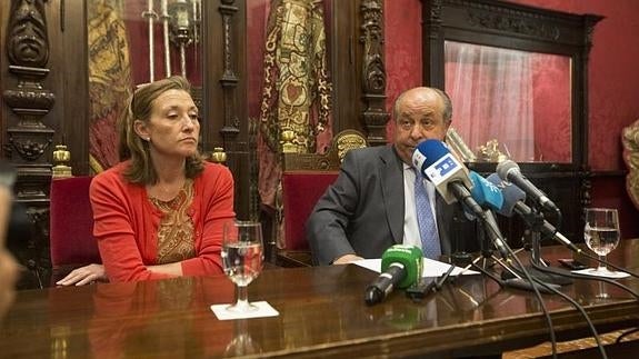 Isabel Nieto y Torres Hurtado, en la rueda de prensa de este lunes 