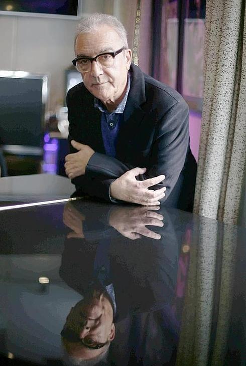 Juan José Millás posa para una entrevista.