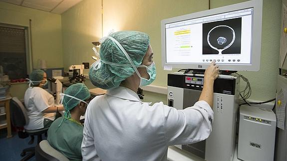 Unidad de reproducción asistida del Complejo Hospitalario de Granada. 