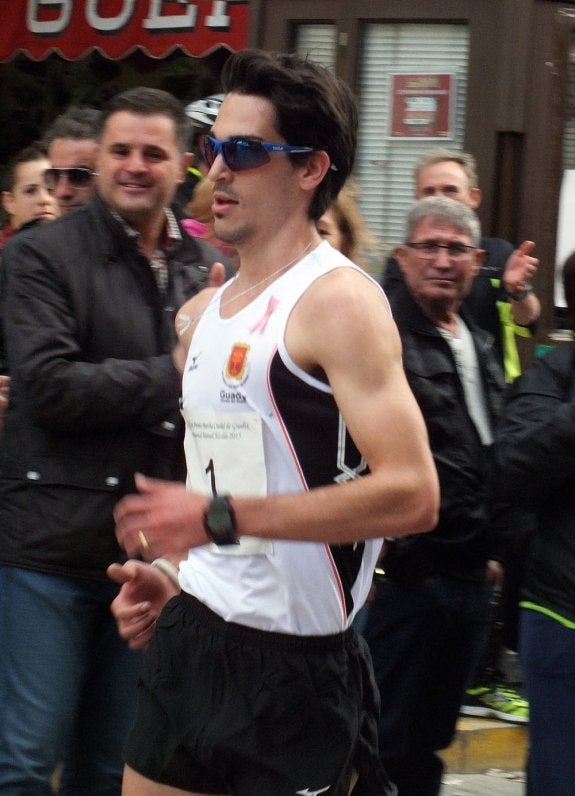 El accitano Alberto Amezcua, en acción. :: JOSÉ MOLINA