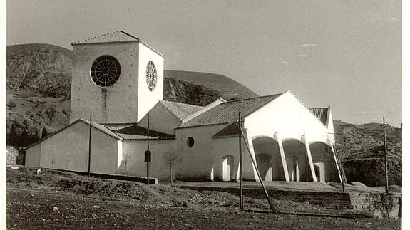 Santuario de la VIrgen de Fátima, de Lancha del Genil, cuando aún no se había inaugurado. Torres Molina/Archivo de IDEAL
