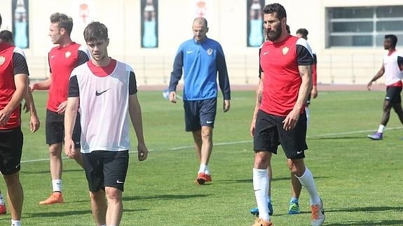 El Almería no da más pistas que la intensidad