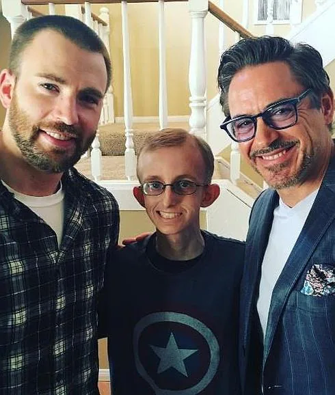 Capitán América y Iron Man cumplen el deseo de un joven con cáncer