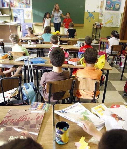 La ley estipula aulas con 25 alumnos y en casos excepcionales con un 10% más.