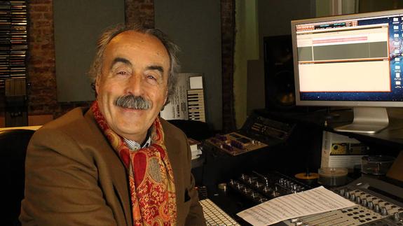 Manuel Pacho, autor del himno del PP, en su estudio de grabación en Madrid. 