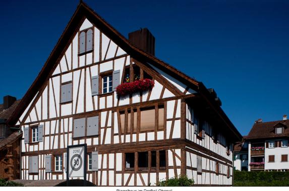 Oberwil-Lieli es un idílico pueblo a 20 kilómetros de Zúrich donde la vida discurre tranquila. 300 de sus vecinos son, además, millonarios.