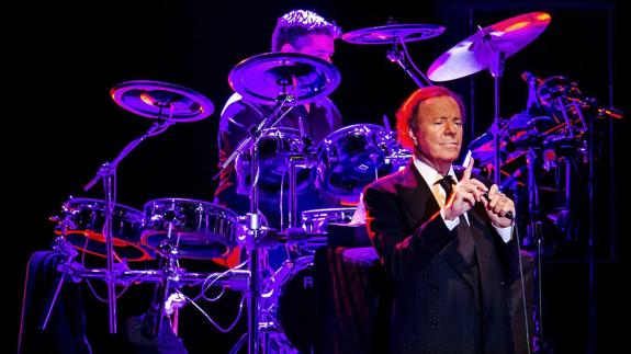 Julio Iglesias pide votar al PP