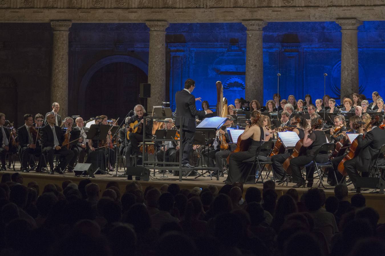 La Orquesta y Coro de RTVE acompañó a Prada en su homenaje a San Juan de la Cruz y Santa Teresa de Jesús.