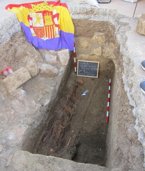 Fosa en el cementerio de San José y Santa Adela, en Almería, en la que se encontraron los primeros restos óseos procedente de la época de la Guerra Civil