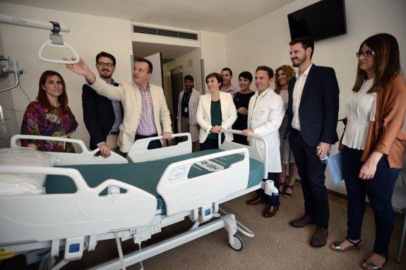 Delegados y cargos públicos de la Junta, durante la visita al nuevo hospital.