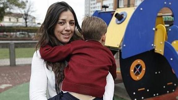 Paquito con su madre. 