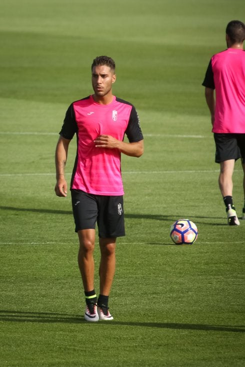 Rubén Rochina, uno de los fijos, durante la sesión de entrenamiento de antes de ayer.