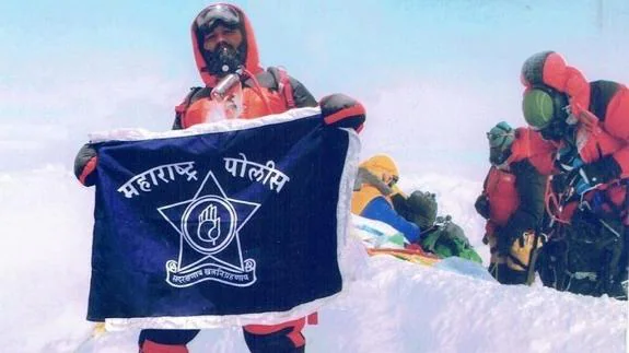 Una de las imágenes de Dinesh Rathod en Facebook tras la presunta ascensión al Everest.