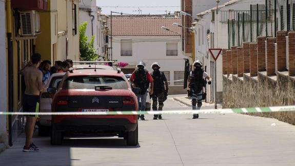 La Guardia Civil imputa tres delitos al hombre atrincherado en Begíjar
