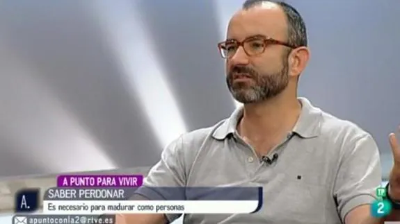 Un psicólogo dice en TVE que "hay que aceptar incondicionalmente a Hitler y lanzarle amor"