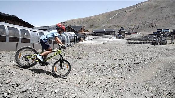 El Bike Park de Sierra Nevada incluye un circuito de descenso para niños