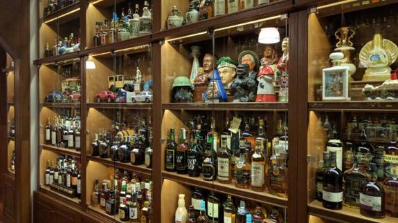 Este argentino va camino de lograr la colección de whisky más grande del mundo