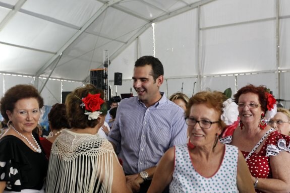 Desde las 13.40 horas se celebró ayer una convivencia entre mujeres que se consolida como una de las citas más esperadas de la Feria.