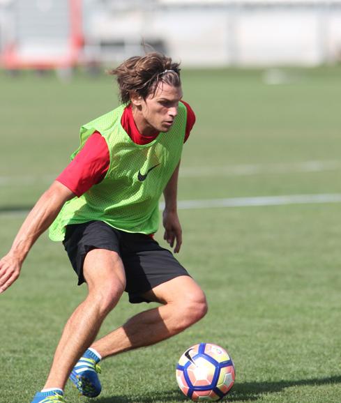 El argentino se lesionó en la primera jornada de la Liga 1,2,3 ante el Cádiz. 