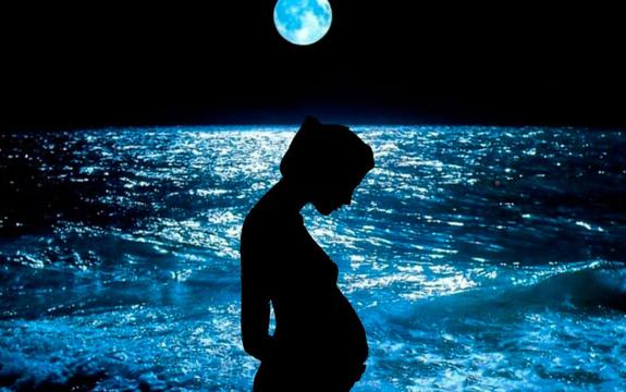¿Es verdad que las noches de luna llena hay más partos?