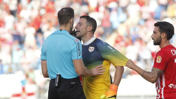 Casto y la 'puntería' del Almería ante el Rayo, elogiados en las crónicas