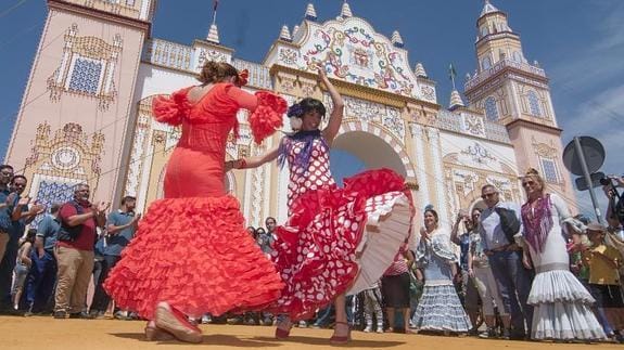 Los sevillanos votan esta semana si quieren alargar su Feria de Abril