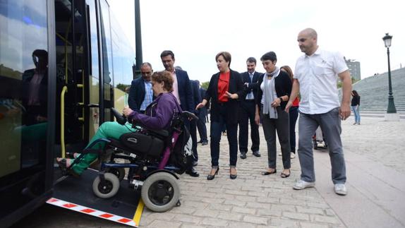 Ocho nuevos autobuses adaptados se suman a la flota de Granada