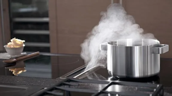 Plausible Optimismo Huelga 4 métodos para eliminar el olor a quemado y el humo de tu cocina | Ideal