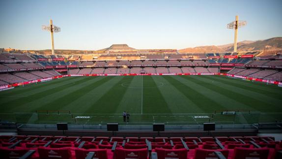 Espléndida panorámica del campo de Los Cármenes, que ha reducido su aforo un poco al suprimir asientos en dos esquinas.  