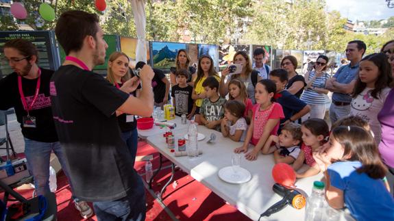 La ciencia sale del laboratorio y entra en el Salón
