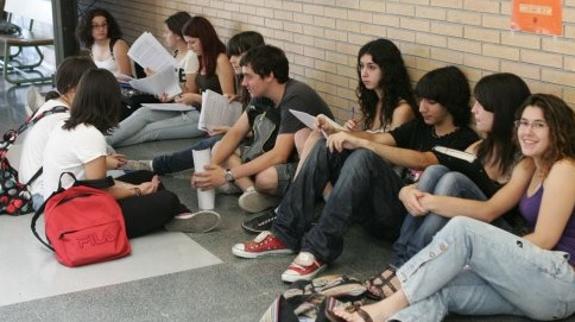 Los jóvenes almerienses pierden durante la crisis casi el 20% de su sueldo