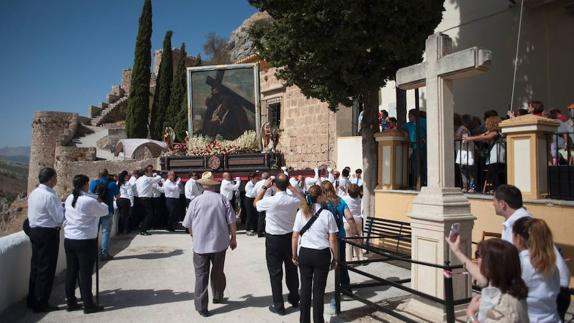 La romería del Cristo del Paño vuelve a congregar a miles de devotos en Moclín
