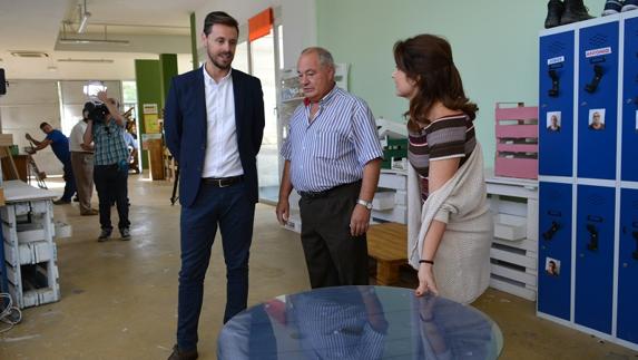 La Junta otorga 188.000 euros a Asprogrades para reforzar la atención y el cuidado de sus usuarios