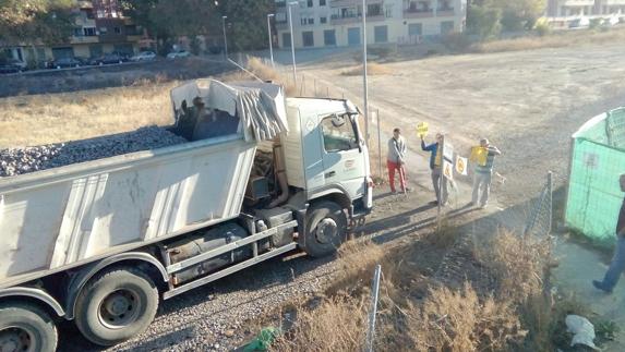 Miembros de la Marea Amarilla cortando el acceso a las obras 