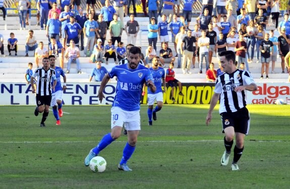 El goleador Víctor Curto, en el último partido en casa frente a la Balompédica Linense.