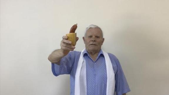 La genial versión del 'Pen pineapple' de una residencia de ancianos de España
