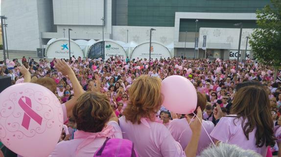 Una marea rosa inunda Jaén para visibilizar el cáncer de mama
