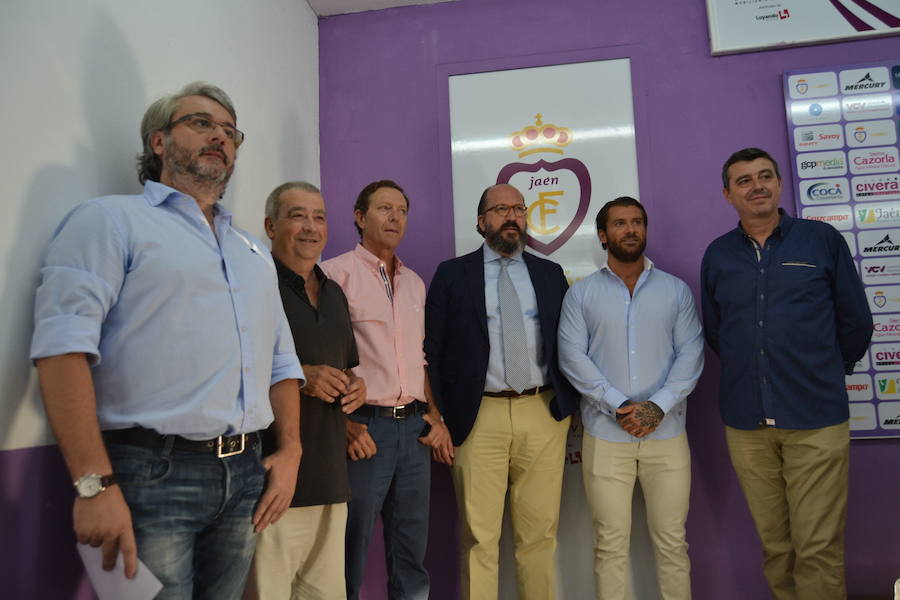 Manuel López, Juan Carlos Hidalgo, Higinio Vilches, Jesús Patón, Sergio Hitos y Manuel Del Moral, al terminar la junta general de accionistas del Real Jaén, en julio.
