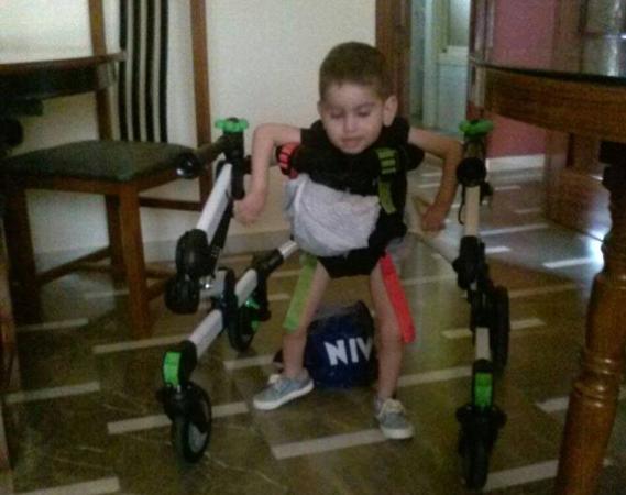 El pequeño Iker en su casa.