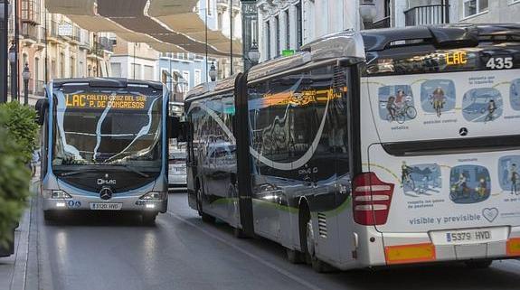 Granada tendrá autobuses con wifi gratis y cargadores en la calle