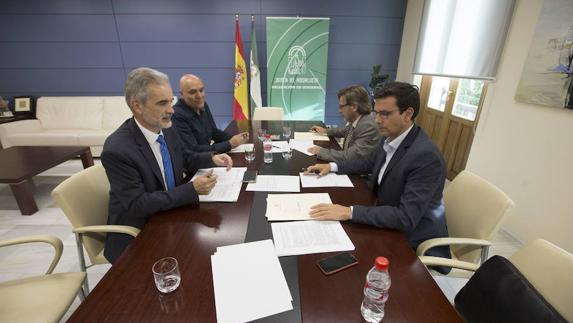 Francisco Cuenca en la reunión que mantuvo con Aquilino Alonso.