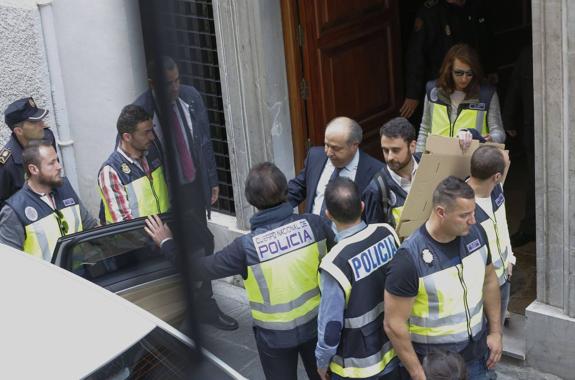 El alcalde, tras asistir al registro de su despacho oficial en el Ayuntamiento. 