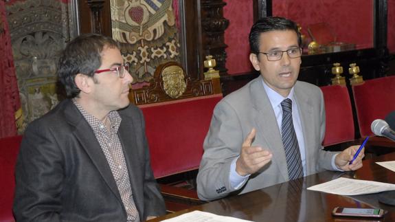 El alcalde de Granada, Paco Cuenca, en rueda de prensa