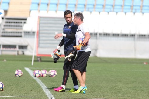 Casto dialoga con Ángel Férez.