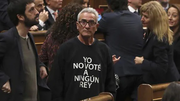 Cañamero, a la ceremonia con los Reyes con una camiseta con el lema 'Yo no voté a ningún Rey'