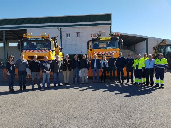 Presentación, ayer, del material y efectivos para el mantenimiento de la red vial.