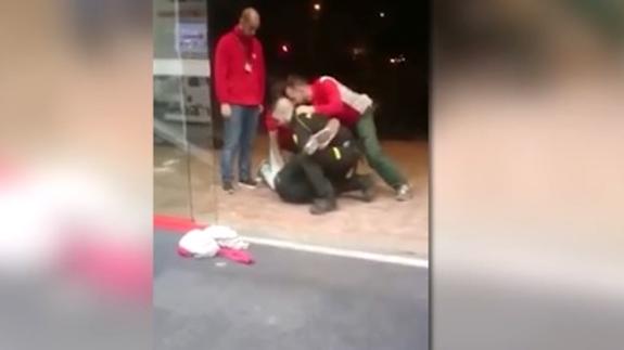 Espectacular detención de un ladrón en un Media Markt durante el Black Friday