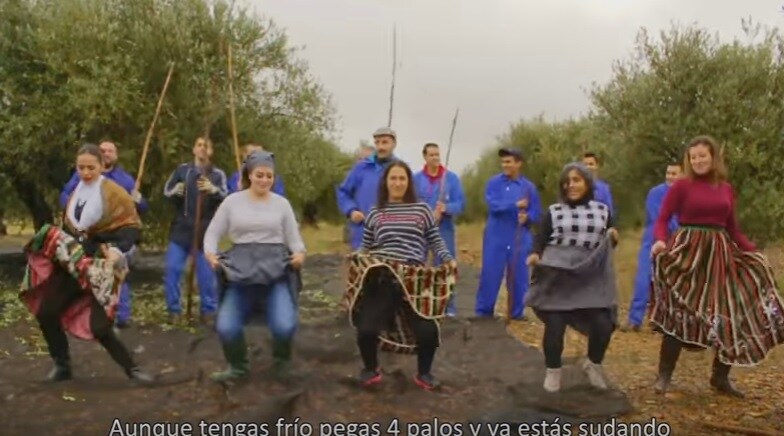 'Vareando', la genial parodia sobre la recogida de la aceituna